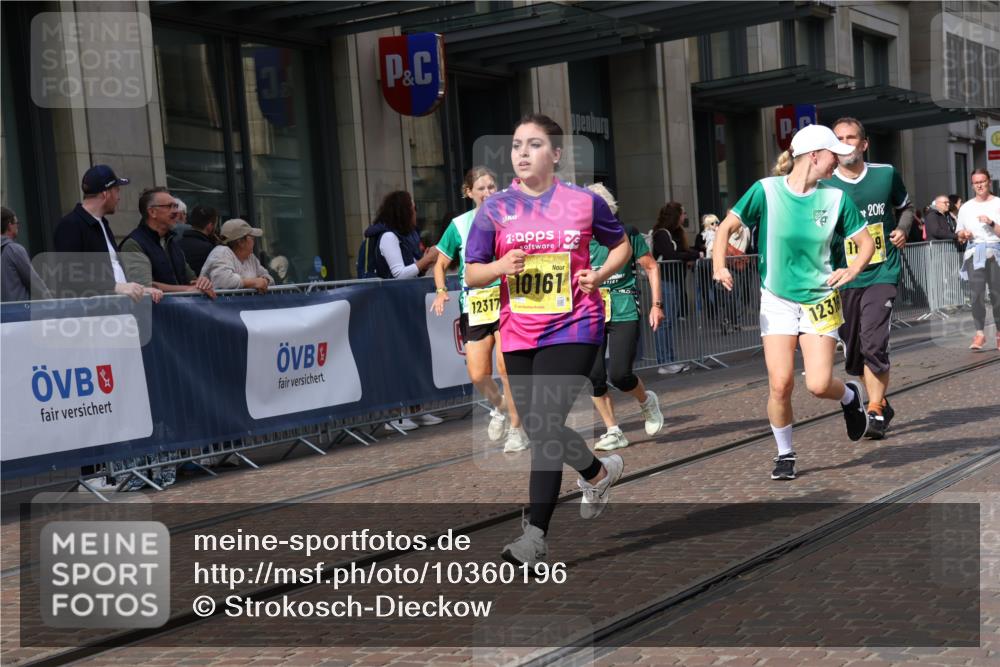 13.09.2026 - 21. swb-Marathon Bremen Strokosch-Dieckow http://msf.ph/oto/10360196 13.09.2026 11:20:20 Ziel 10161, 11529, 11530, 11541, 11675, 11980, 12153, 12285, 12316, 12317, 10430, 11244, 11296, 11333, 11337, 12374 meine-sportfotos.de