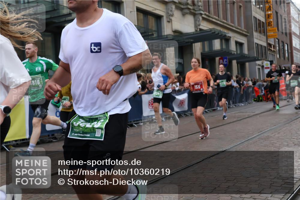 13.09.2026 - 21. swb-Marathon Bremen Strokosch-Dieckow http://msf.ph/oto/10360219 13.09.2026 13:35:42 Ziel 318, 563, 1072, 1867, 2339, 2565, 2931, 3026, 3056, 3224, 3291, 3454, 3485, 3489, 3857, 4016, 4048, 5026, 5071, 5157, 5259, 5276, 5381, 5816, 6159, 6724, 6874, 6982, 7036, 7043, 7235, 7256, 7385, 7691, 7804, 8145, 8227, 8275, 8335, 8488, 8705, 9076, 9226, 9243, 9497, 9564, 9912, 13179, 13238, 156, 532, 607, 1150, 2041, 2090, 2318, 2356, 3055, 3087, 3226, 3621, 3704, 3780, 4326, 5308, 5467, 5468, 5584, 5586, 5661, 6315, 6418, 6465, 6466, 6644, 6837 meine-sportfotos.de