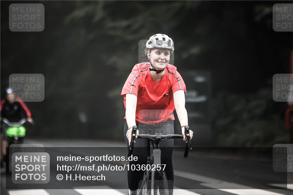 13.09.2026 - Stadtparktriathlon H.Heesch http://msf.ph/oto/10360257 13.09.2026 09:59:25 Radfahren 227, 279, 342 meine-sportfotos.de