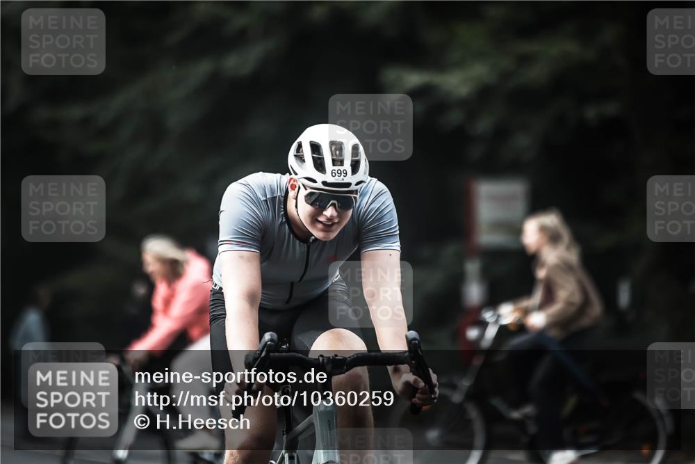 13.09.2026 - Stadtparktriathlon H.Heesch http://msf.ph/oto/10360259 13.09.2026 11:14:54 Radfahren 469, 634, 699 meine-sportfotos.de