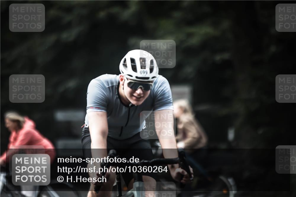 13.09.2026 - Stadtparktriathlon H.Heesch http://msf.ph/oto/10360264 13.09.2026 11:14:54 Radfahren 469, 634, 699 meine-sportfotos.de