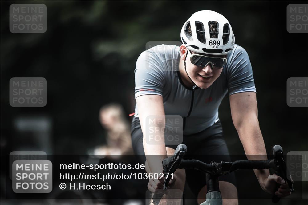 13.09.2026 - Stadtparktriathlon H.Heesch http://msf.ph/oto/10360271 13.09.2026 11:14:55 Radfahren 469, 634, 699 meine-sportfotos.de