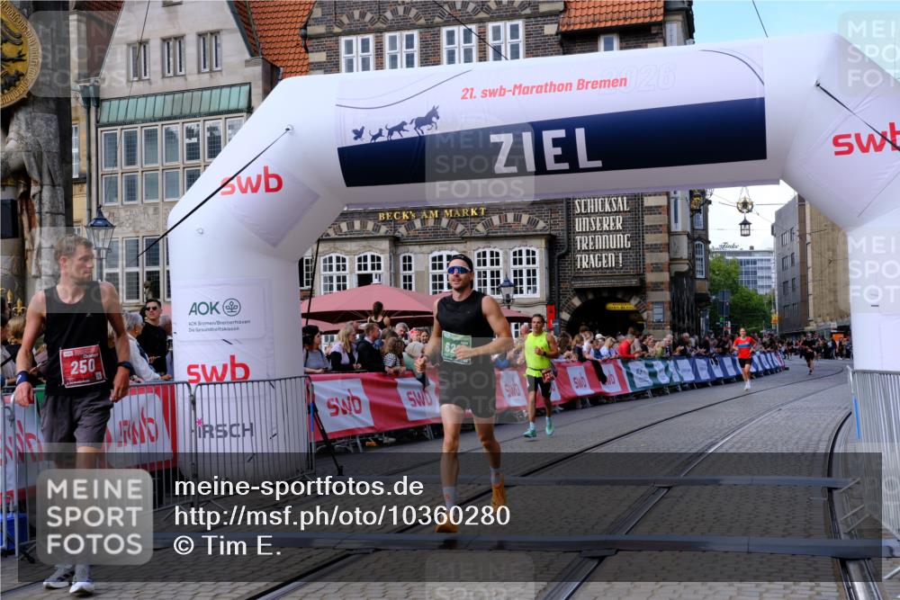 13.09.2026 - 21. swb-Marathon Bremen Tim E. http://msf.ph/oto/10360280 13.09.2026 12:57:19 Ziel 365, 573, 3368, 6201, 7118, 7671 meine-sportfotos.de