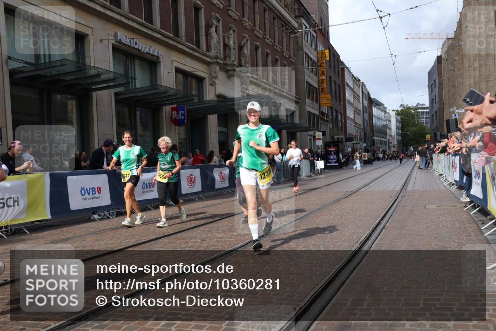 13.09.2026 - 21. swb-Marathon Bremen Strokosch-Dieckow http://msf.ph/oto/10360281 13.09.2026 11:20:21 Ziel 10161, 11529, 11530, 11541, 11675, 11980, 12153, 12285, 12316, 12317, 11244, 11296, 11333, 11337, 12285, 12374 meine-sportfotos.de