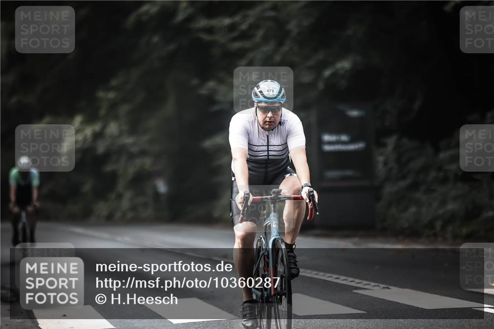 13.09.2026 - Stadtparktriathlon H.Heesch http://msf.ph/oto/10360287 13.09.2026 11:15:06 Radfahren 592, 678 meine-sportfotos.de