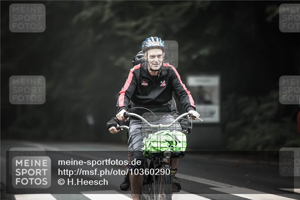 13.09.2026 - Stadtparktriathlon H.Heesch http://msf.ph/oto/10360290 13.09.2026 09:59:28 Radfahren 227, 279, 342 meine-sportfotos.de