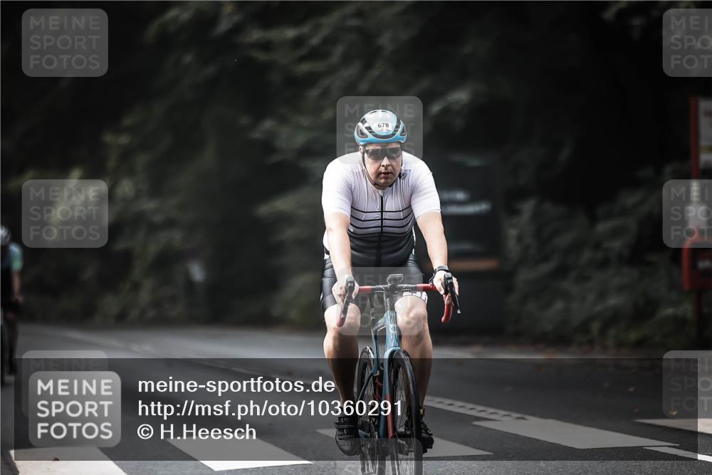 13.09.2026 - Stadtparktriathlon H.Heesch http://msf.ph/oto/10360291 13.09.2026 11:15:07 Radfahren 592, 678 meine-sportfotos.de