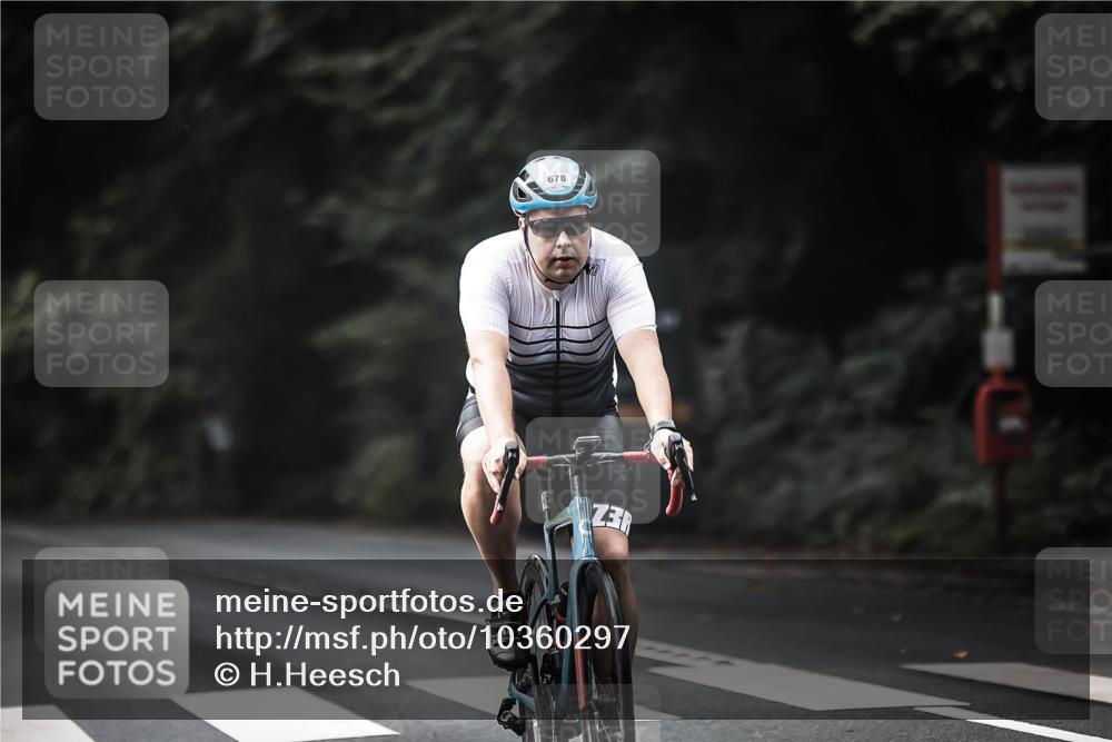 13.09.2026 - Stadtparktriathlon H.Heesch http://msf.ph/oto/10360297 13.09.2026 11:15:07 Radfahren 592, 678 meine-sportfotos.de