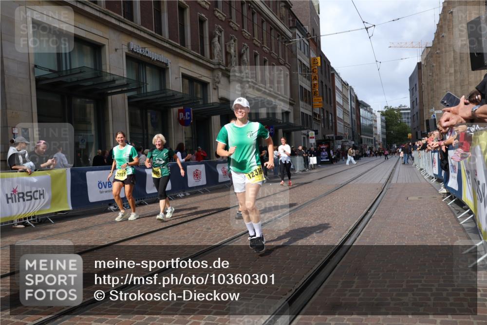13.09.2026 - 21. swb-Marathon Bremen Strokosch-Dieckow http://msf.ph/oto/10360301 13.09.2026 11:20:21 Ziel 10161, 11529, 11530, 11541, 11675, 11980, 12153, 12285, 12316, 12317, 11244, 11296, 11333, 11337, 12285, 12374 meine-sportfotos.de
