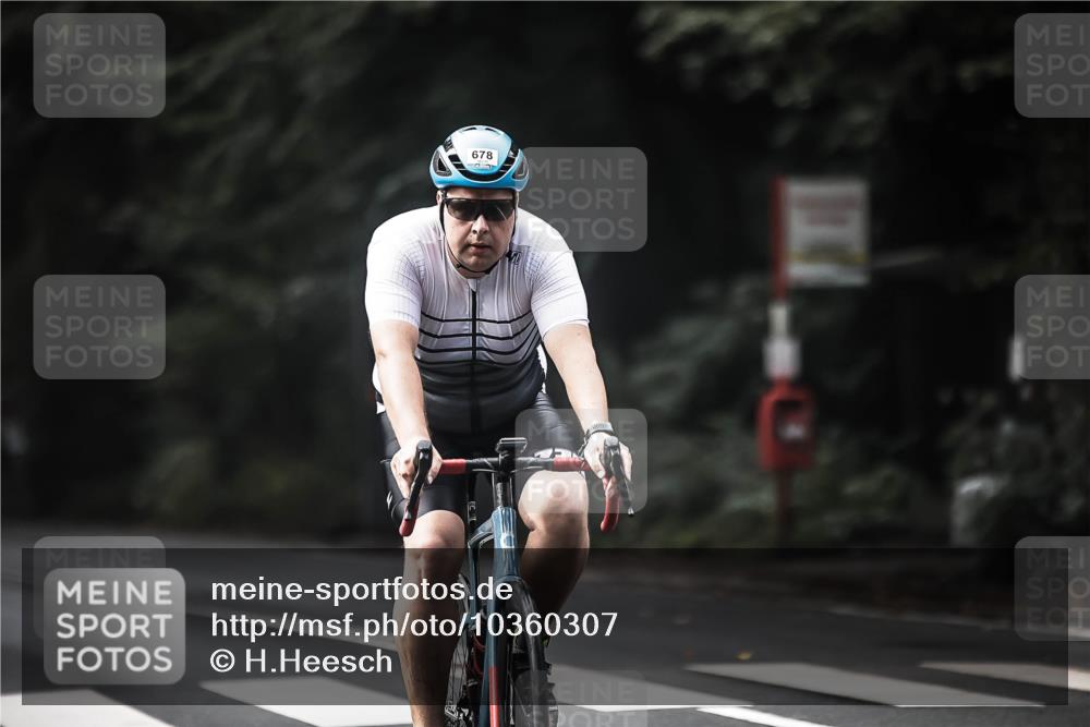 13.09.2026 - Stadtparktriathlon H.Heesch http://msf.ph/oto/10360307 13.09.2026 11:15:07 Radfahren 592, 678 meine-sportfotos.de
