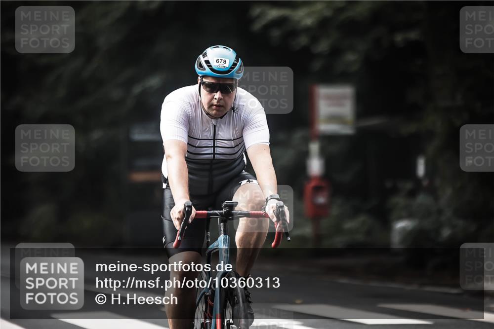 13.09.2026 - Stadtparktriathlon H.Heesch http://msf.ph/oto/10360313 13.09.2026 11:15:07 Radfahren 592, 678 meine-sportfotos.de