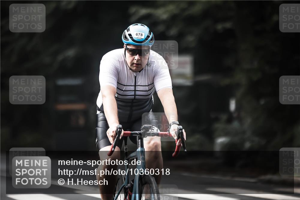 13.09.2026 - Stadtparktriathlon H.Heesch http://msf.ph/oto/10360318 13.09.2026 11:15:07 Radfahren 592, 678 meine-sportfotos.de