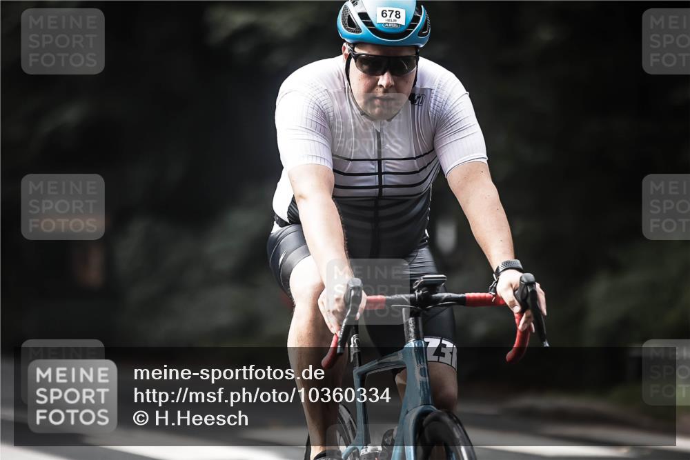 13.09.2026 - Stadtparktriathlon H.Heesch http://msf.ph/oto/10360334 13.09.2026 11:15:07 Radfahren 592, 678 meine-sportfotos.de