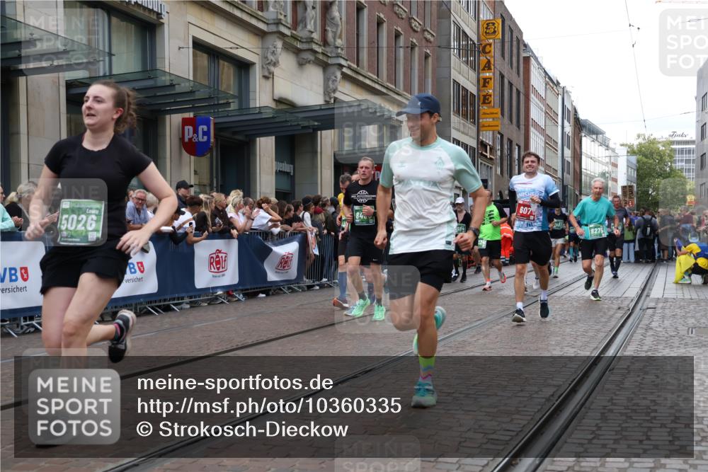 13.09.2026 - 21. swb-Marathon Bremen Strokosch-Dieckow http://msf.ph/oto/10360335 13.09.2026 13:35:45 Ziel 563, 1072, 1867, 2339, 2565, 2931, 2949, 3026, 3056, 3224, 3291, 3454, 3489, 4016, 4989, 5026, 5157, 5259, 5276, 5381, 5800, 5816, 6159, 6874, 6982, 7036, 7043, 7256, 7379, 7385, 7804, 8145, 8227, 8275, 8488, 8511, 8705, 8941, 9026, 9076, 9226, 9243, 9497, 9564, 13179, 13238, 156, 318, 532, 607, 2041, 2090, 2318, 2356, 3055, 3087, 3226, 3485, 3621, 3704, 3780, 3857, 4048, 4326, 5071, 5308, 5467, 5468, 5584, 5586, 5661, 6418, 6465, 6466, 6644 meine-sportfotos.de
