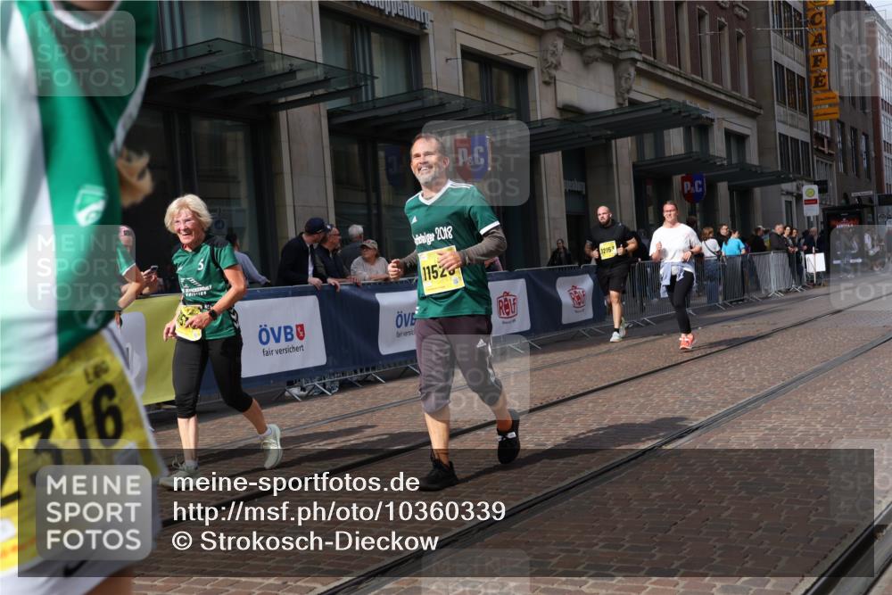 13.09.2026 - 21. swb-Marathon Bremen Strokosch-Dieckow http://msf.ph/oto/10360339 13.09.2026 11:20:23 Ziel 10161, 11529, 11530, 11541, 11675, 11980, 12153, 12316, 12317, 11244, 11296, 11333, 11337, 12285, 12374 meine-sportfotos.de