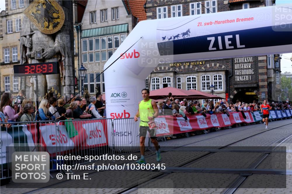 13.09.2026 - 21. swb-Marathon Bremen Tim E. http://msf.ph/oto/10360345 13.09.2026 12:57:22 Ziel 365, 573, 850, 3368, 6201, 7671 meine-sportfotos.de
