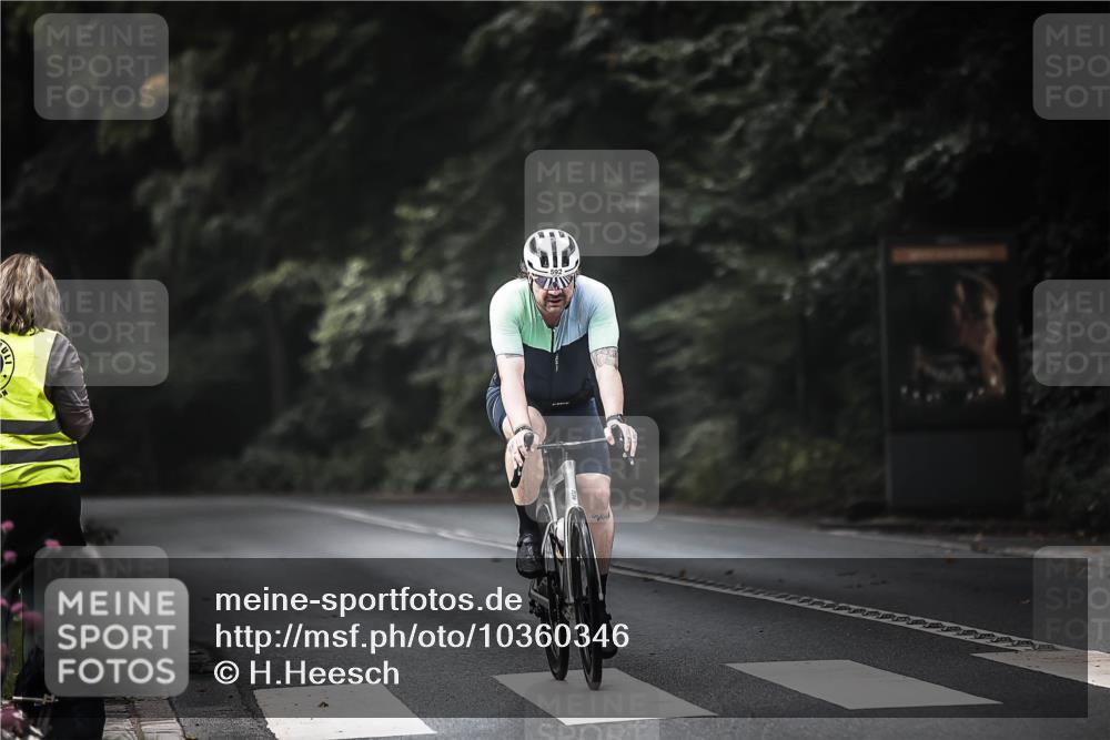13.09.2026 - Stadtparktriathlon H.Heesch http://msf.ph/oto/10360346 13.09.2026 11:15:09 Radfahren 592, 678 meine-sportfotos.de