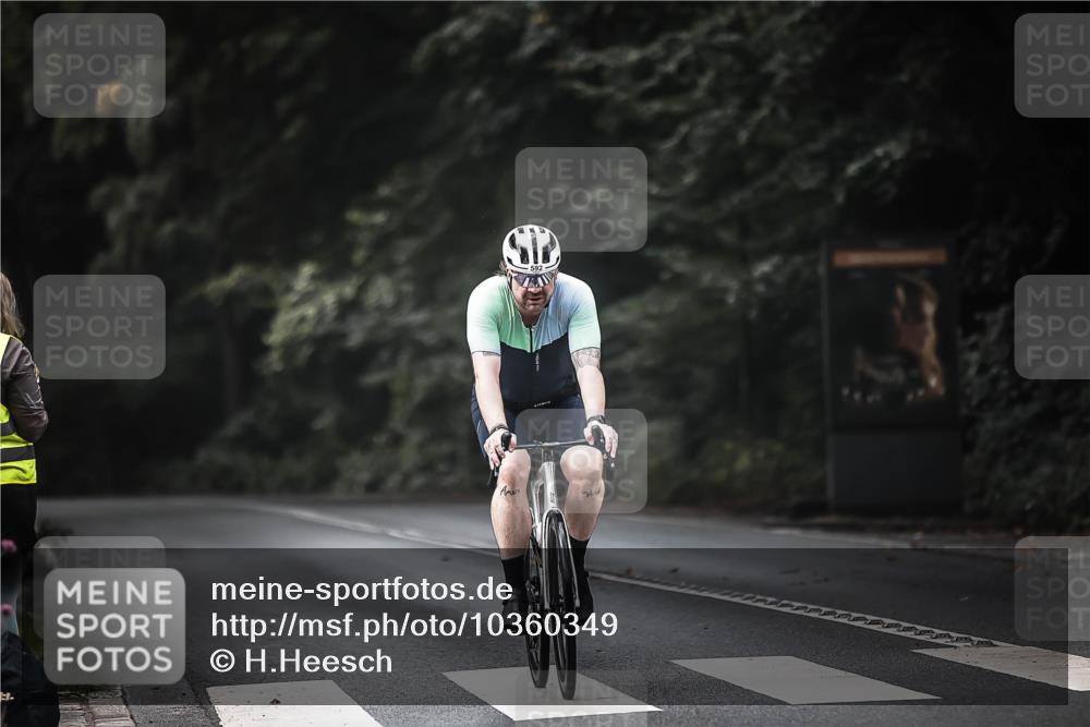 13.09.2026 - Stadtparktriathlon H.Heesch http://msf.ph/oto/10360349 13.09.2026 11:15:09 Radfahren 592, 678 meine-sportfotos.de