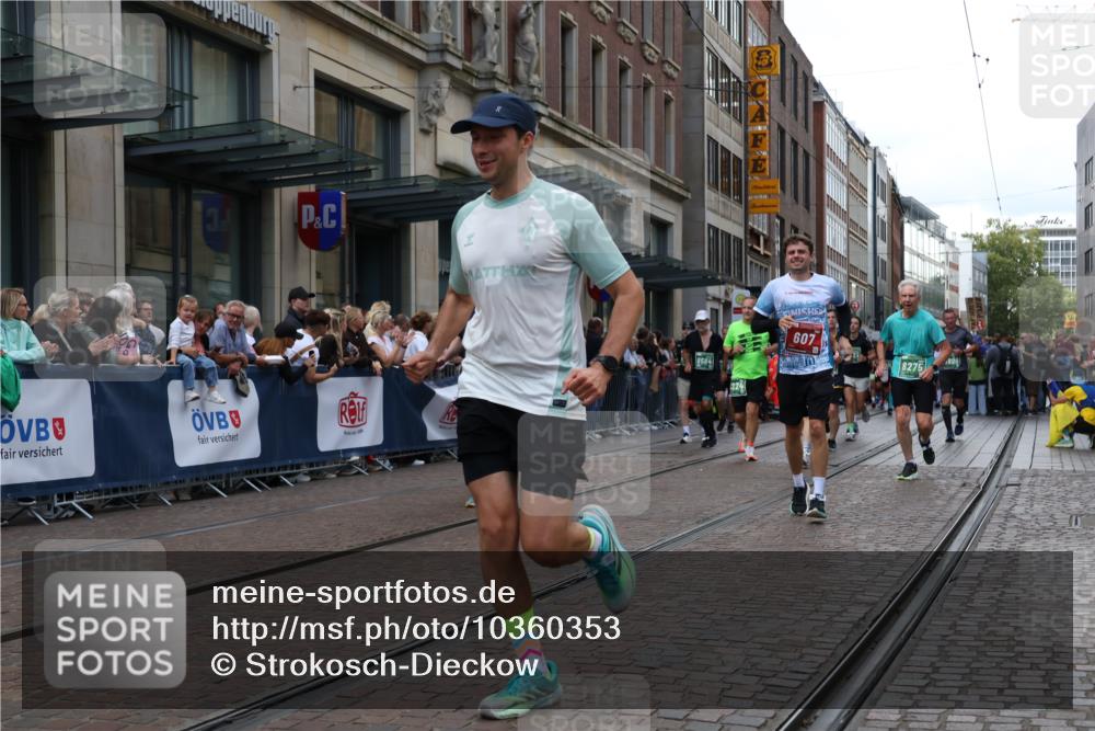 13.09.2026 - 21. swb-Marathon Bremen Strokosch-Dieckow http://msf.ph/oto/10360353 13.09.2026 13:35:45 Ziel 563, 1072, 1867, 2339, 2565, 2931, 2949, 3026, 3056, 3224, 3291, 3454, 3489, 4016, 4989, 5026, 5157, 5259, 5276, 5381, 5800, 5816, 6159, 6874, 6982, 7036, 7043, 7256, 7379, 7385, 7804, 8145, 8227, 8275, 8488, 8511, 8705, 8941, 9026, 9076, 9226, 9243, 9497, 9564, 13179, 13238, 156, 318, 532, 607, 2041, 2090, 2318, 2356, 3055, 3087, 3226, 3485, 3621, 3704, 3780, 3857, 4048, 4326, 5071, 5308, 5467, 5468, 5584, 5586, 5661, 6418, 6465, 6466, 6644 meine-sportfotos.de