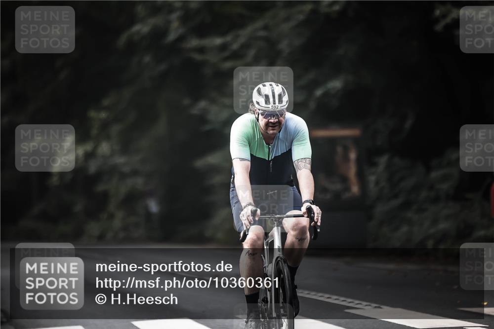 13.09.2026 - Stadtparktriathlon H.Heesch http://msf.ph/oto/10360361 13.09.2026 11:15:10 Radfahren 592, 678 meine-sportfotos.de