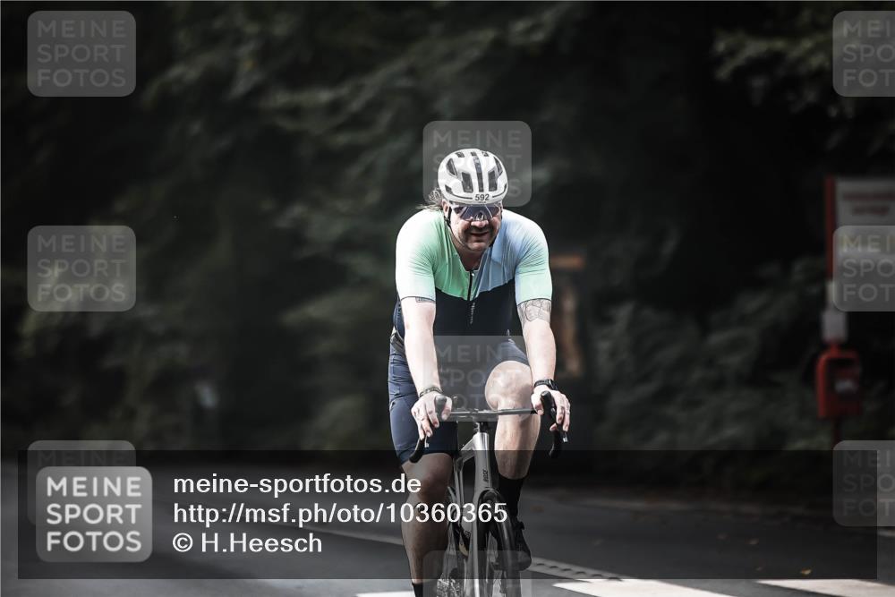 13.09.2026 - Stadtparktriathlon H.Heesch http://msf.ph/oto/10360365 13.09.2026 11:15:10 Radfahren 592, 678 meine-sportfotos.de