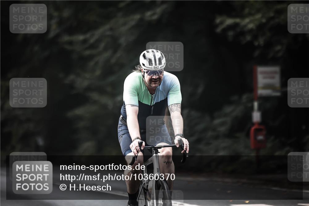 13.09.2026 - Stadtparktriathlon H.Heesch http://msf.ph/oto/10360370 13.09.2026 11:15:10 Radfahren 592, 678 meine-sportfotos.de