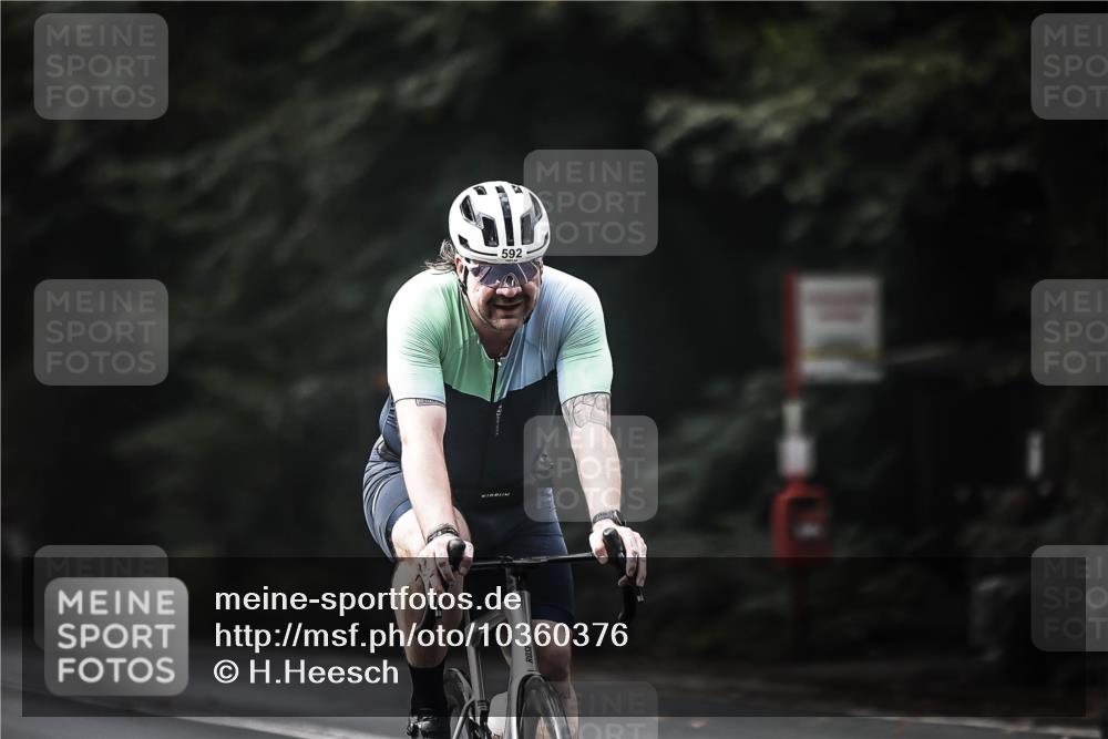 13.09.2026 - Stadtparktriathlon H.Heesch http://msf.ph/oto/10360376 13.09.2026 11:15:10 Radfahren 592, 678 meine-sportfotos.de
