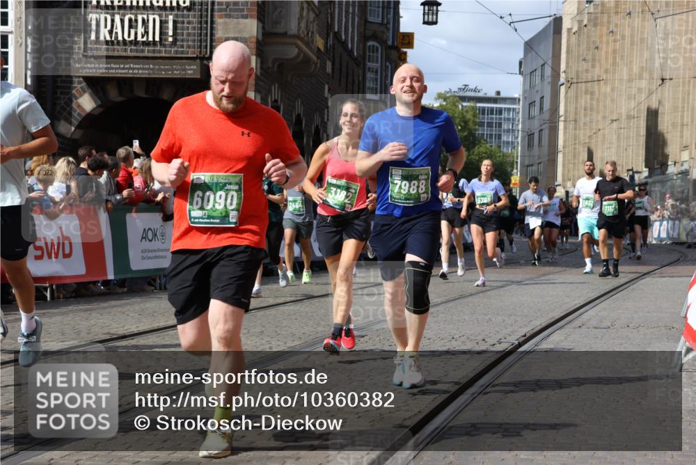 13.09.2026 - 21. swb-Marathon Bremen Strokosch-Dieckow http://msf.ph/oto/10360382 13.09.2026 13:34:07 Ziel 930, 1656, 2405, 2727, 2872, 2960, 3201, 3389, 3522, 3761, 4490, 4554, 4658, 4874, 5063, 5156, 5513, 5587, 6151, 6508, 6538, 6808, 7126, 7354, 7633, 7652, 7832, 8512, 9068, 9128, 9342, 9344, 9390, 911, 2464, 3068, 3214, 3632, 3636, 4112, 5147, 5265, 5489, 5768, 6350, 6405, 7113, 7696, 7897, 8870, 9094, 9100, 9402, 9453, 9905, 10058 meine-sportfotos.de