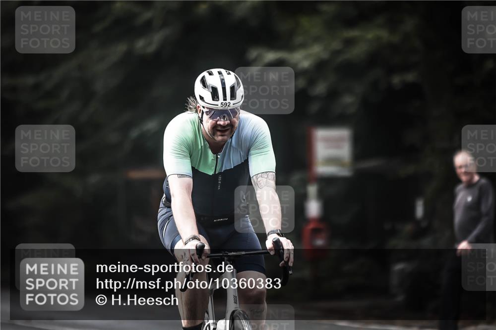13.09.2026 - Stadtparktriathlon H.Heesch http://msf.ph/oto/10360383 13.09.2026 11:15:10 Radfahren 592, 678 meine-sportfotos.de