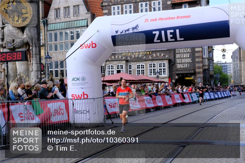 13.09.2026 - 21. swb-Marathon Bremen Tim E. http://msf.ph/oto/10360391 13.09.2026 12:57:26 Ziel 365, 573, 850, 3368, 5912, 6201 meine-sportfotos.de