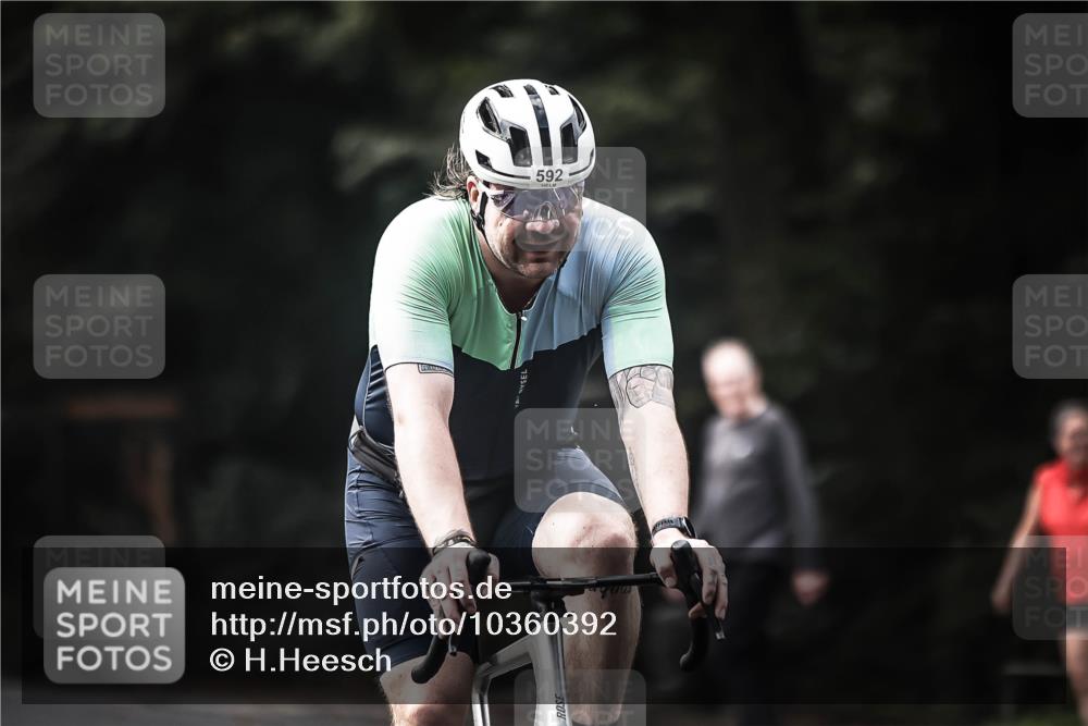 13.09.2026 - Stadtparktriathlon H.Heesch http://msf.ph/oto/10360392 13.09.2026 11:15:10 Radfahren 592, 678 meine-sportfotos.de