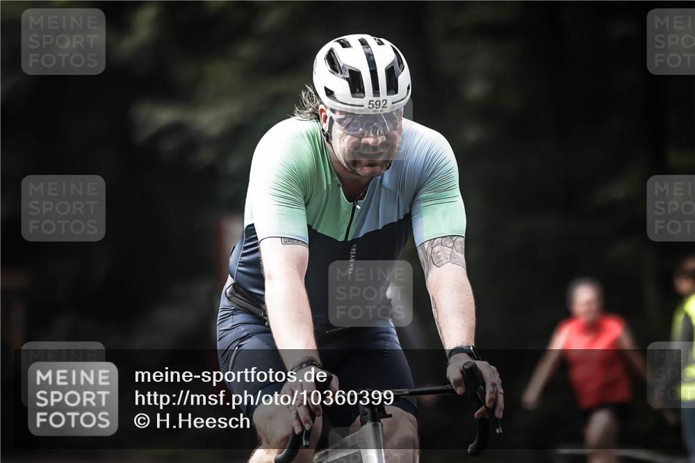 13.09.2026 - Stadtparktriathlon H.Heesch http://msf.ph/oto/10360399 13.09.2026 11:15:11 Radfahren 592, 678 meine-sportfotos.de