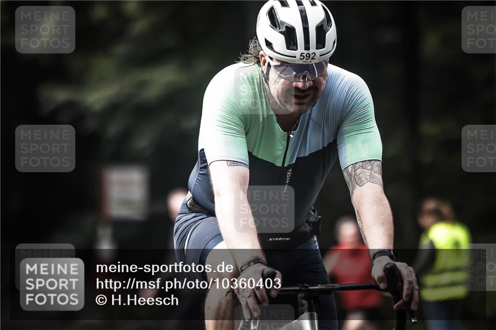 13.09.2026 - Stadtparktriathlon H.Heesch http://msf.ph/oto/10360403 13.09.2026 11:15:11 Radfahren 592, 678 meine-sportfotos.de