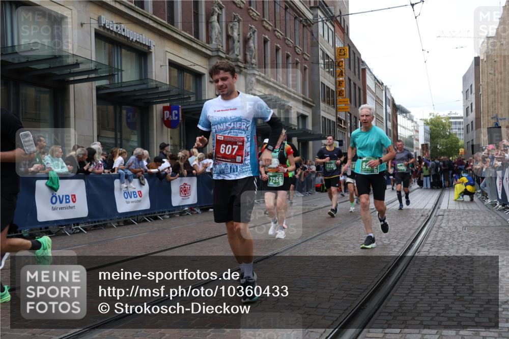13.09.2026 - 21. swb-Marathon Bremen Strokosch-Dieckow http://msf.ph/oto/10360433 13.09.2026 13:35:47 Ziel 563, 1072, 1867, 2339, 2565, 2931, 2949, 3026, 3056, 3224, 3291, 3454, 3489, 4016, 4989, 5026, 5157, 5259, 5276, 5381, 5800, 5816, 6159, 6642, 6778, 6874, 6982, 7036, 7043, 7256, 7379, 7385, 7804, 8145, 8227, 8275, 8488, 8511, 8705, 8941, 9026, 9076, 9226, 9243, 9497, 9564, 13179, 13238, 156, 318, 532, 607, 2041, 2318, 2356, 3055, 3087, 3226, 3485, 3704, 3780, 3857, 4048, 4326, 5071, 5308, 5381, 5467, 5468, 5584, 5586, 5661, 6465, 6466, 6644 meine-sportfotos.de