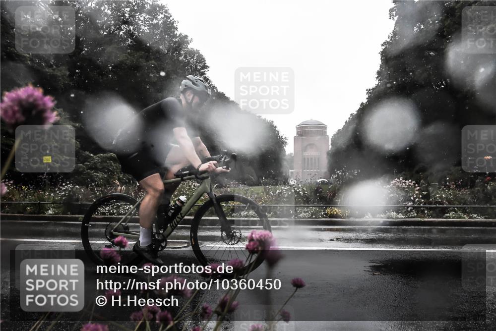 13.09.2026 - Stadtparktriathlon H.Heesch http://msf.ph/oto/10360450 13.09.2026 12:10:05 Radfahren 861, 882, 915, 925, 1044 meine-sportfotos.de