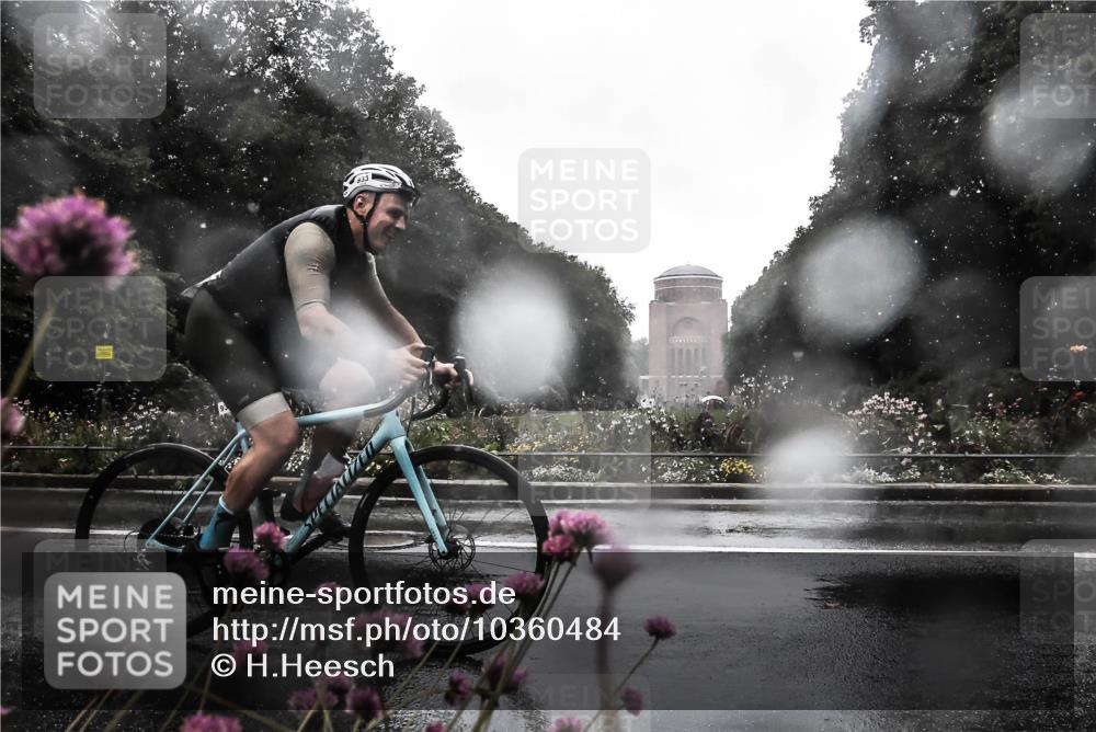13.09.2026 - Stadtparktriathlon H.Heesch http://msf.ph/oto/10360484 13.09.2026 12:10:19 Radfahren 856, 933, 965 meine-sportfotos.de