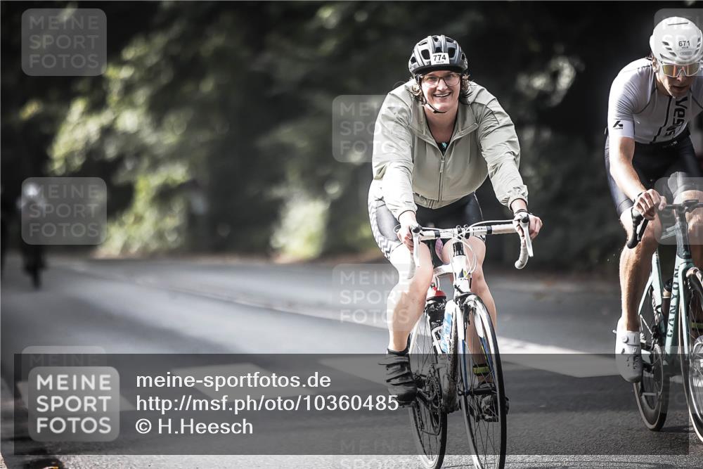 13.09.2026 - Stadtparktriathlon H.Heesch http://msf.ph/oto/10360485 13.09.2026 11:15:43 Radfahren 640, 671, 698, 774 meine-sportfotos.de