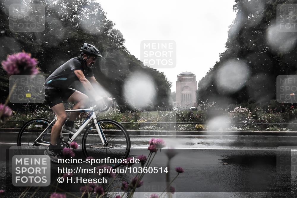 13.09.2026 - Stadtparktriathlon H.Heesch http://msf.ph/oto/10360514 13.09.2026 12:10:25 Radfahren 860, 1062, 1063 meine-sportfotos.de