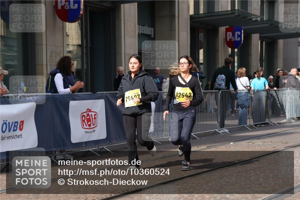 13.09.2026 - 21. swb-Marathon Bremen Strokosch-Dieckow http://msf.ph/oto/10360524 13.09.2026 11:20:48 Ziel 10407, 12542, 10161, 11529, 11530, 11541, 11675, 11980, 12153, 12316, 12317 meine-sportfotos.de