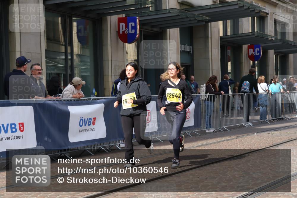 13.09.2026 - 21. swb-Marathon Bremen Strokosch-Dieckow http://msf.ph/oto/10360546 13.09.2026 11:20:49 Ziel 10407, 12542, 10161, 11529, 11530, 11541, 11675, 11980, 12153, 12316, 12317 meine-sportfotos.de