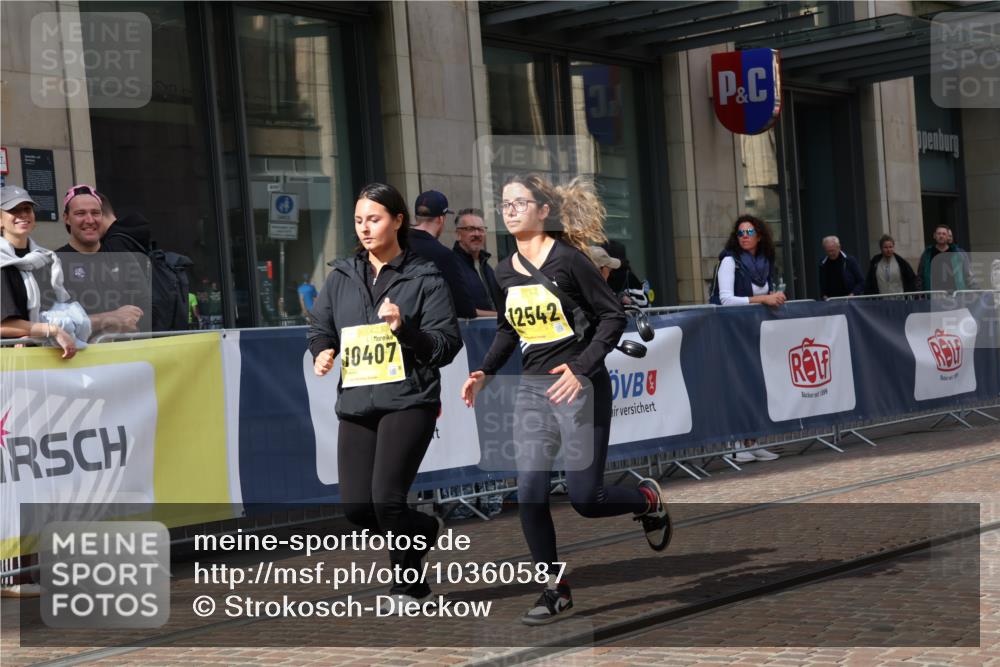 13.09.2026 - 21. swb-Marathon Bremen Strokosch-Dieckow http://msf.ph/oto/10360587 13.09.2026 11:20:50 Ziel 10407, 12542, 10161, 11529, 11530, 11541, 11675, 11980, 12153, 12316, 12317 meine-sportfotos.de