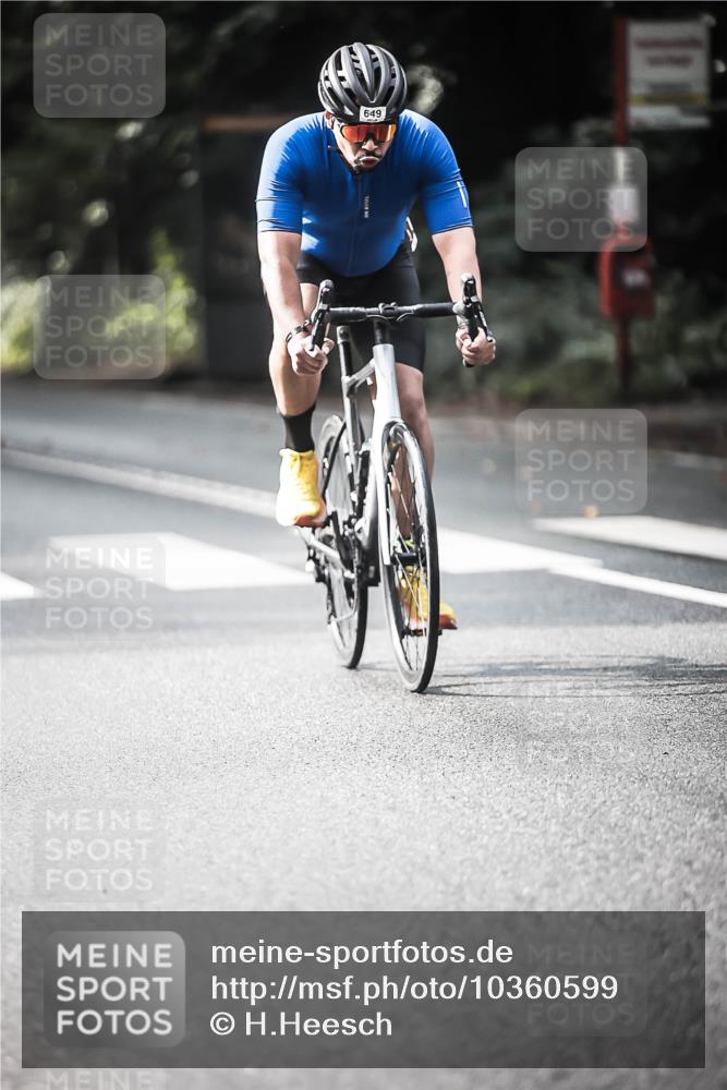 13.09.2026 - Stadtparktriathlon H.Heesch http://msf.ph/oto/10360599 13.09.2026 11:16:04 Radfahren 530, 639, 649 meine-sportfotos.de