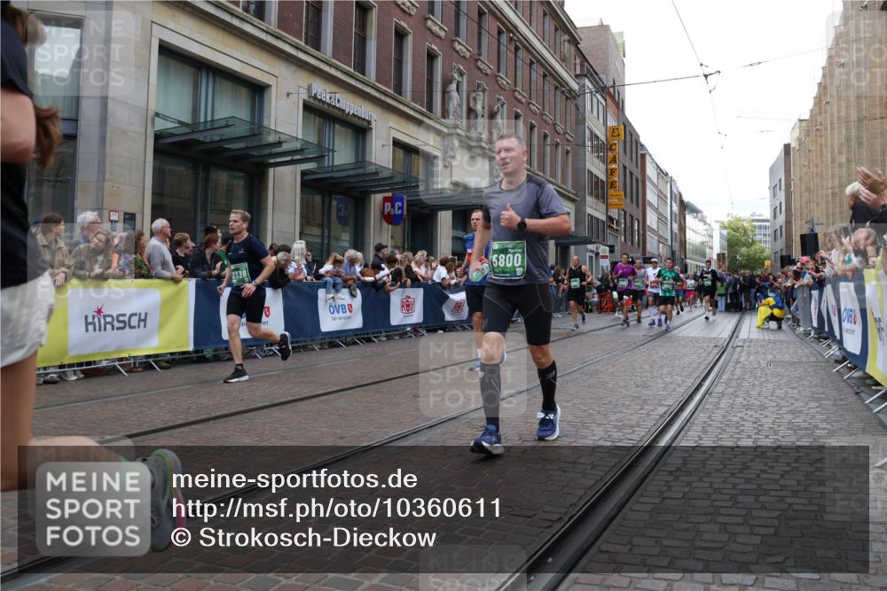 13.09.2026 - 21. swb-Marathon Bremen Strokosch-Dieckow http://msf.ph/oto/10360611 13.09.2026 13:35:51 Ziel 563, 1072, 1867, 2339, 2565, 2931, 2949, 3026, 3224, 3291, 3454, 3489, 3591, 4016, 4643, 4989, 5026, 5259, 5276, 5800, 5816, 6159, 6642, 6778, 6874, 6982, 7043, 7256, 7379, 7804, 7865, 8145, 8227, 8275, 8488, 8511, 8731, 8941, 9026, 9076, 9226, 9243, 9497, 9564, 13038, 13179, 13238, 156, 318, 532, 607, 2356, 2565, 3056, 3087, 3226, 3485, 3704, 3780, 3857, 4048, 4326, 5026, 5071, 5157, 5308, 5381, 5467, 5468, 5584, 5586, 5661, 6159, 6465, 6466, 6644, 7036 meine-sportfotos.de