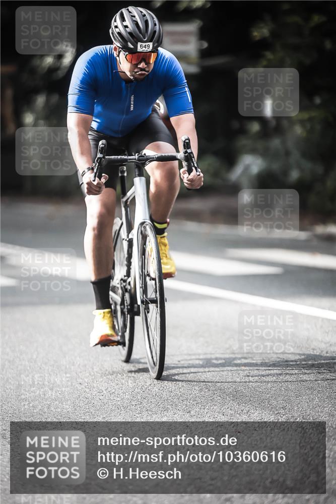 13.09.2026 - Stadtparktriathlon H.Heesch http://msf.ph/oto/10360616 13.09.2026 11:16:05 Radfahren 639, 649 meine-sportfotos.de