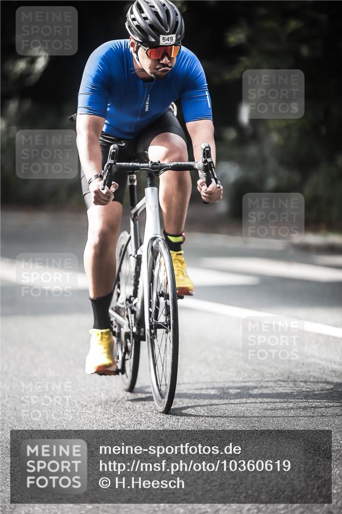 13.09.2026 - Stadtparktriathlon H.Heesch http://msf.ph/oto/10360619 13.09.2026 11:16:05 Radfahren 639, 649 meine-sportfotos.de