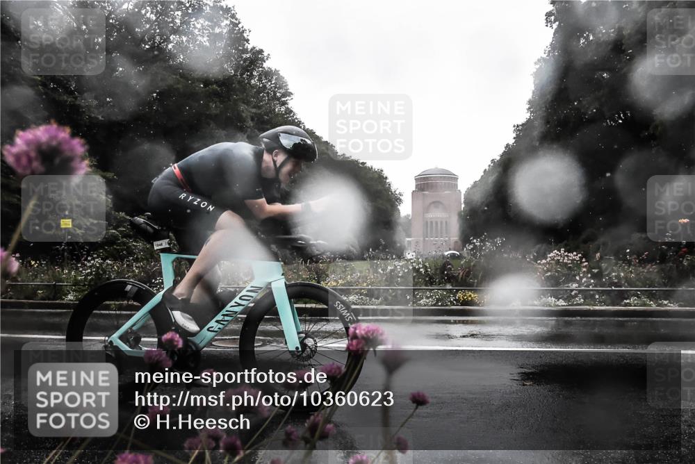 13.09.2026 - Stadtparktriathlon H.Heesch http://msf.ph/oto/10360623 13.09.2026 12:11:18 Radfahren 1036, 1048 meine-sportfotos.de