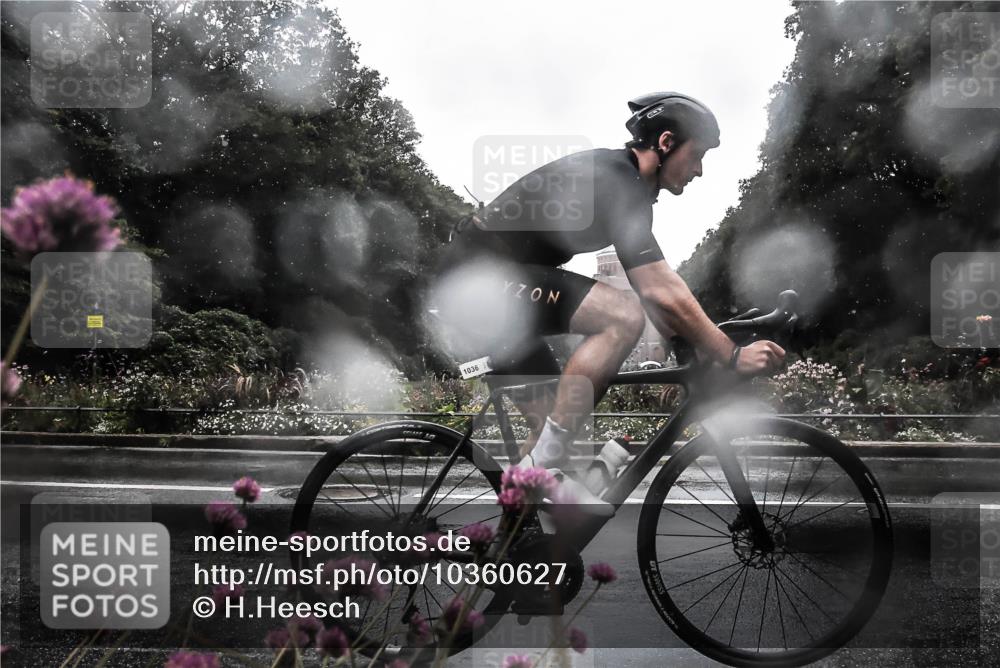13.09.2026 - Stadtparktriathlon H.Heesch http://msf.ph/oto/10360627 13.09.2026 12:11:18 Radfahren 1036, 1048 meine-sportfotos.de