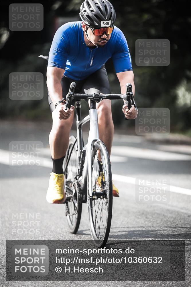13.09.2026 - Stadtparktriathlon H.Heesch http://msf.ph/oto/10360632 13.09.2026 11:16:05 Radfahren 639, 649 meine-sportfotos.de