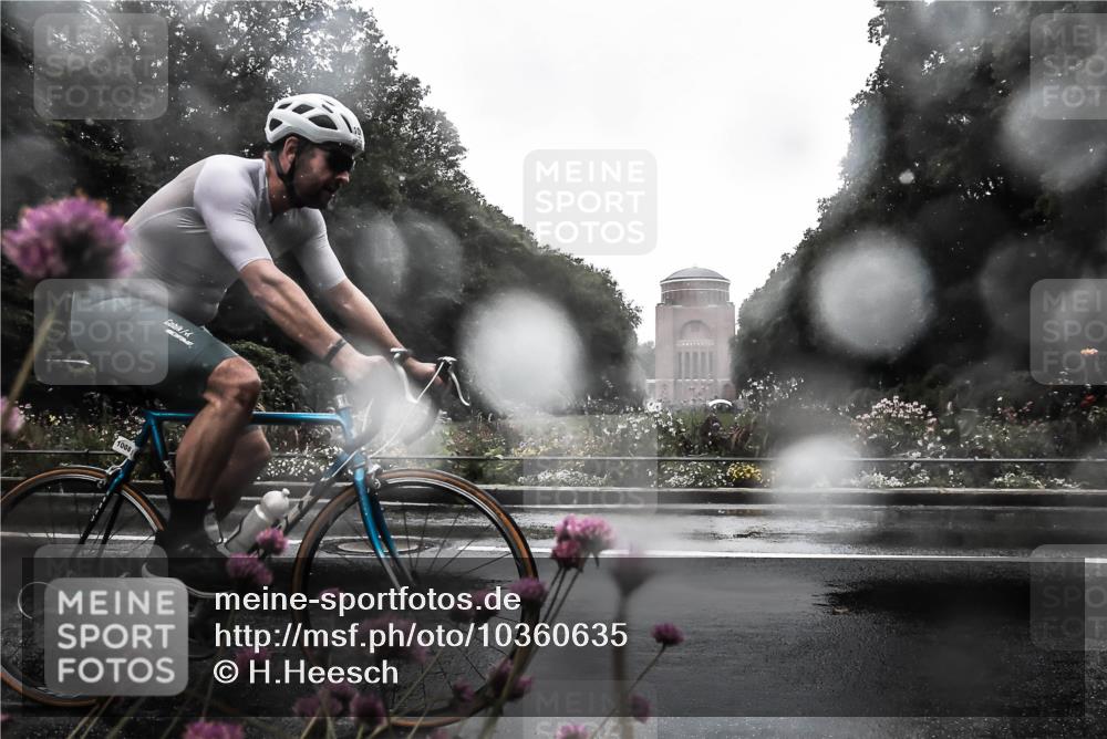 13.09.2026 - Stadtparktriathlon H.Heesch http://msf.ph/oto/10360635 13.09.2026 12:11:23 Radfahren 880, 1008 meine-sportfotos.de