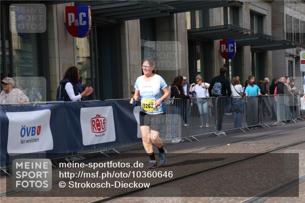 13.09.2026 - 21. swb-Marathon Bremen Strokosch-Dieckow http://msf.ph/oto/10360646 13.09.2026 11:21:07 Ziel 11262, 11780, 11821, 10407, 12542 meine-sportfotos.de